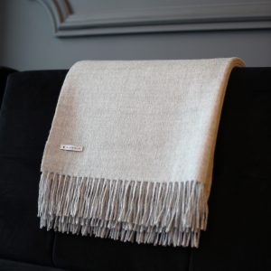 Klasyczny szary koc z wełny baby alpaca bez domieszek innych włókien