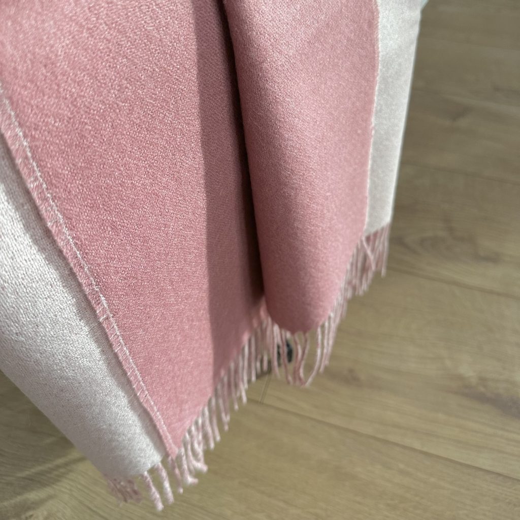 Różowy koc z wełny alpaki Portofino Pink