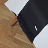 Elegancki czarny koc z alpaki