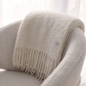 Biały koc z alpaki Alpaca Boucle - puszysta przędza pętelkowa
