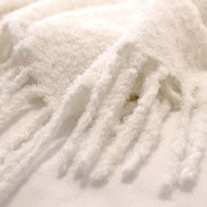 Koc z przędzy pętelkowej Alpaca Boucle
