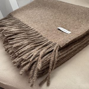 Koc z alpaki brązowy Mocha Mousse 100% baby alpaca