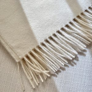 Koc z alpaki Ecru 100% baby alpaca z frędzlami